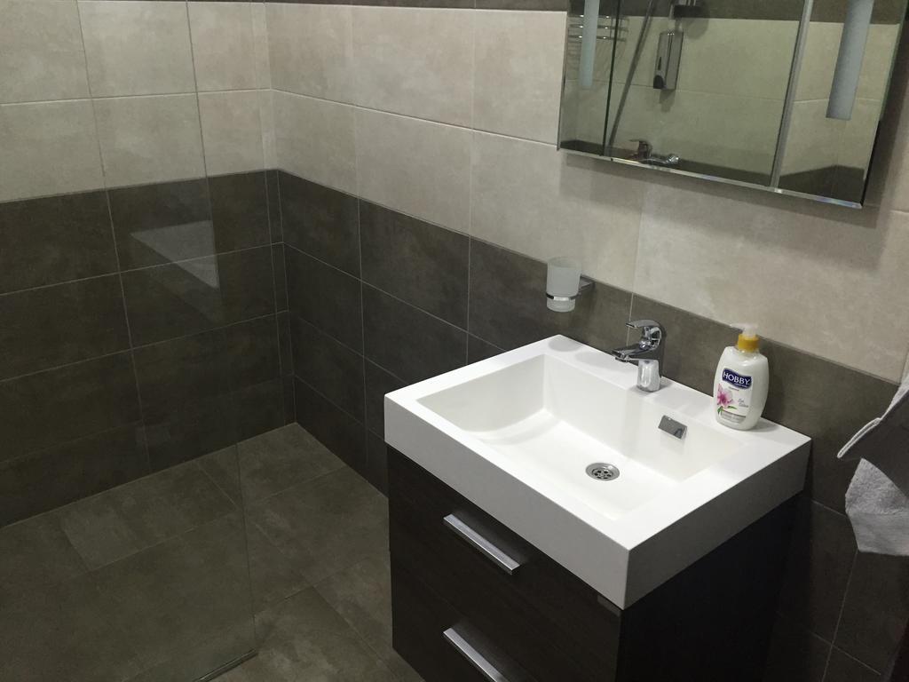 Sea Towers 2 Room Apartment バトゥーミ エクステリア 写真