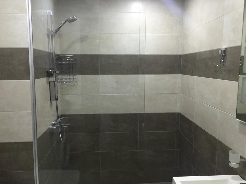 Sea Towers 2 Room Apartment バトゥーミ エクステリア 写真