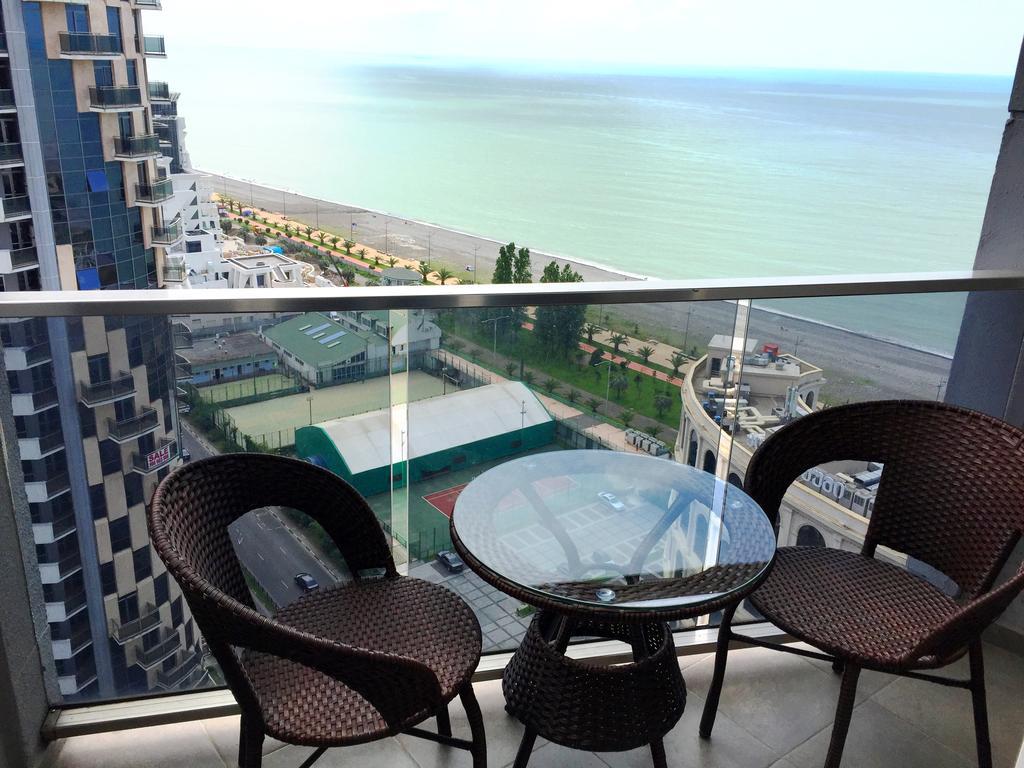 Sea Towers 2 Room Apartment バトゥーミ エクステリア 写真